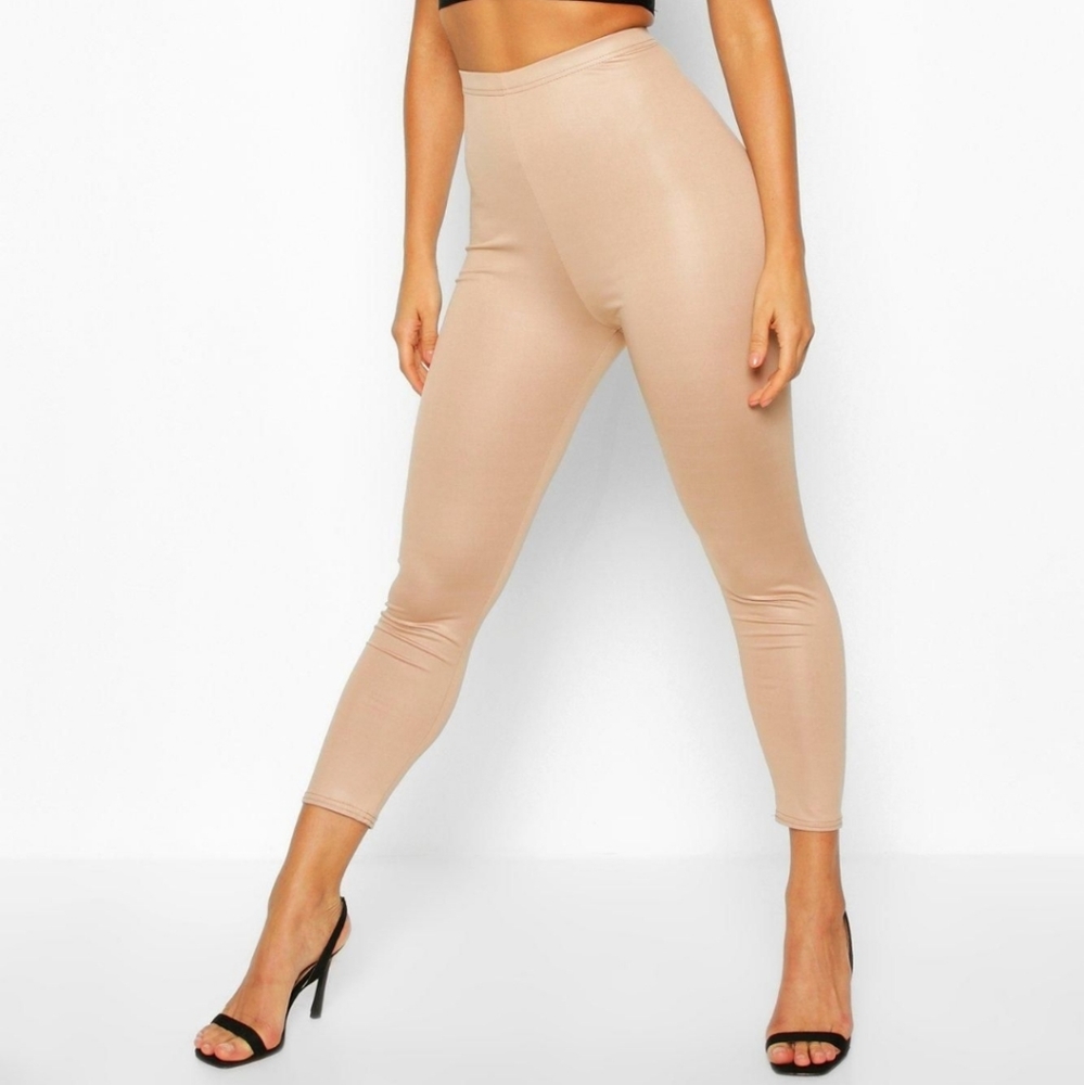 NWT Boohoo high waist cropped wet look leggings